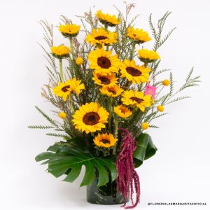 FLM-DM2025-0005 Floreria Las Margaritas. Flores. Floreria. Guadalajara. Rosas. Girasoles. Craspedias. Flores Amarillas. Dia de las madres. Flores a domicilio